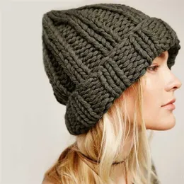Sombreros de invierno para mujeres Faux Fur Girl Warm Beanie Color Sólido Bonnet de moda de lana gruesa de punto al aire libre 211229