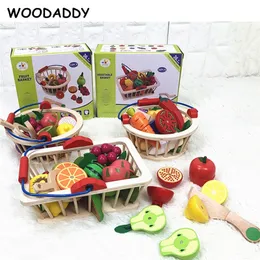 Woodaddyの赤ちゃんのおもちゃイチゴのシミュレーションフルーツ野菜のカットセット子供のための木のおもちゃの子供台所食べ物教育ギフトLJ201009