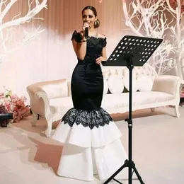 Off The Shoulder Mermaid Evening Dresses Sleeveless Lace Appliques Tiered Black And White Floor Length Prom Party Gowns
