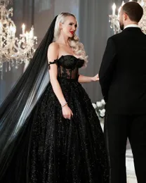 Moda czarne koronkowe sukienki ślubne z ramion Sweeth Szyja linii bez pleców ślubnych sukien ślubnych cekinowo kaplicy