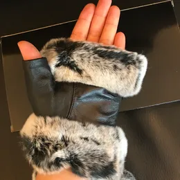 Rękawiczki w stylu vintage zimowe z miękkiej prawdziwej skóry Rękawiczki z odkrytymi palcami z futra królika czarne rękawiczki dobrej jakości z pudełkiem (Anita)