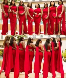 2021 Arabiska röda sjöjungfrun brudtärna klänningar en axel sida delad golv längd bröllop gäst klänning formell fest piga av ära kappor al8491