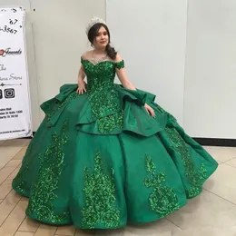 Изумрудно-зеленое бальное платье Vestidos De Quinceanera Платья 2021 года с цветочным кружевом и оборками из блестящего атласа с открытыми плечами Sweet 16 Платье для выпускного вечера G273f