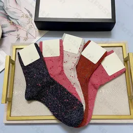 Designer-Socken für Herren und Damen, fünf Marken, luxuriöse Sport-Winter-Mesh-Buchstaben-bedruckte Socken, Baumwolle, Herren- und Damensocken mit Box als Geschenk, lässige Mode, vielseitiger Stil