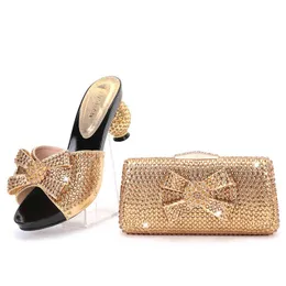 Klänning skor zapatos de tacón y bolso corados con diamantes imitación para mujer calzado fiesta italiano africano conjunto dorado último 220303