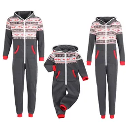 2020 Christmas warm Jumpsuit Sleepwear Family Matching Pajamas Festival Snowflake One-Piece Hooded Zip for Dad Mom Children LJ201111