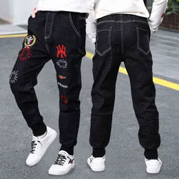 Nowy Moda Kid Boys Jeans Spodnie Jesień Dzieci Cartoon Haft Długie Spodnie Nastoletnie Czarne Denim Odzież 4 8 12 14 lat G1220