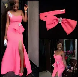 Hot Pink Mermaid African Druhna Sukienki z Bow Belt One Side Book Slit Plus Size Maid of Honor Wedding Dress V5