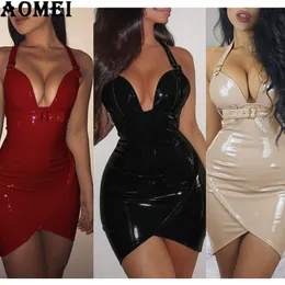 Kvinnor pu klänning 2020 sexig tätt djup v nacke pvc våt look läder med midja bälte slanka klänningar röd svart bodycon klubb bär t200707