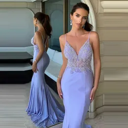 Damskie spaghetti V Neck Syrenki Formalne Suknie Wieczorowe Sweep Pociąg Koronki Zroszony Aplikacje Backless Satin Prom Suknie