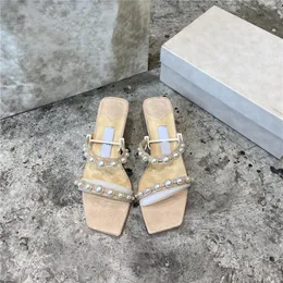 2021 Designer Chain Sandals Dam sandal tofflor skor äkta läder med Sandal Pearl Strap Tofflor Blockklackade fyrkantiga tå klackar