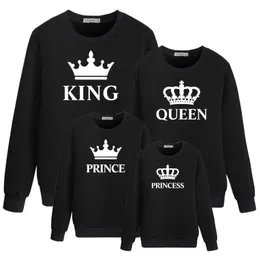 Nashakaite Family Matching Outfits King Queen Prince Princess Print Familj Sweatshirt Boy Girl Hoodies Mamma och mig Kläder LJ201111