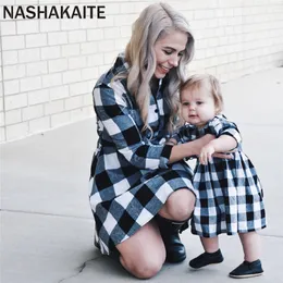 NASHAKAITE Mom and daughter dress Soft Long Sleeve Classic Pliaid Dress Mother daughter Family matching clothes Mommy and me LJ201111