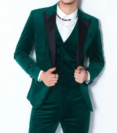 Modny przycisk Green Groomsmen Peak Lapel Groom Tuxedos Mężczyźni Garnitury Prom Ślubny Obiad Best Man Blazer (Kurtka + Spodnie + Kamizelka + Kamizelka)