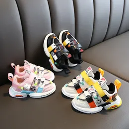 2020 Czarny / Biały / Różowy Buty Dla Dzieci Chłopcy Gilrs Trampki Moda Strape Baby Toddler Buty dla niemowląt Patchwork Buty Dziecko LJ200907