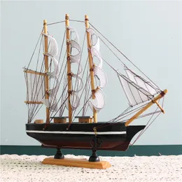 装飾的なオブジェクト置物絶妙な3マストのヨットの装飾品シミュレーション木製の帆船の形の中心的な贈り物が友達への贈り物