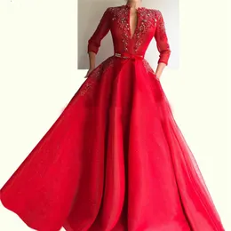Charmig röd En linje Formell Aftonklänningar Appliques Lace Beaded Long Prom Dress With Sleeves Abendkleider Islamic Dubai Kaftan Saudiarabiska