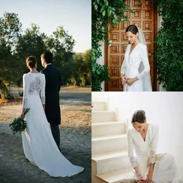 Prosta plama Czeski Suknie ślubne 2022 Skromna koronka Hollow Back Długi rękaw V-Neck Country Mermaid Bride Gown Abiiti Da Sposa