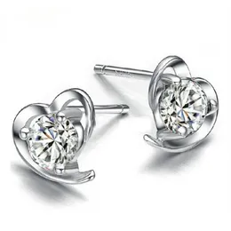 Romatisk 925 Sterling Silver Little Love Heart formad med österrikiska Crystal Stud örhängen för Women Girl Lovely Zircon Earrings Party Ucique