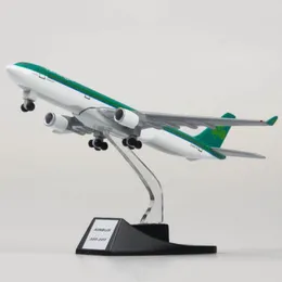 Kolekcjonerskie 13 cm Model samolotu Zabawki Irlandia Airlines Airbus 330 Model samolotu Diecast Plastikowe Płaski Prezenty dla dzieci LJ200930