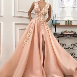 ピンクのウエディングのドレスの長いVネックのアップリケの花の手作りのサイドスプリットチュールフォーマルなイブニングガイドガールパーティードレスの卒業