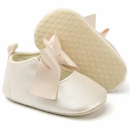 Unisex baby footwear nyfödda spädbarn gå skor toddler barn baby flickor prinsessan söt toddler första promenad båge knut slips silke sko LJ201104