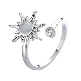 Klaster pierścienie Moda Kreatywny Kobiety Metal Otwarte Rotatable Pierścień Regulowany Cyrkon Kwiat Decompression Compression Biżuteria Prezenty