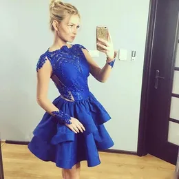 Royal Blue Sexy Homecoming Dresses 2021 A-Line Långärmad Med Lace Tiered Kort Mini Party Graduation Cocktailkännedomar Skräddarsydda Billiga