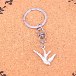 سلسلة مفاتيح الأزياء 26*25mm Flying Swallow Bird Pendants DIY Jewelry Car Key Chain Ring Ring Holder Holder for Gift