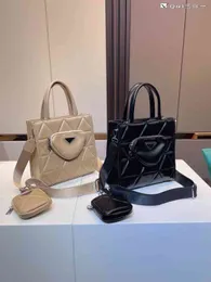 Big Bag Mulheres 2022 Primavera e Verão Novo Triangular Lingge Portátil Portátil Mensageiro Mensageiro Saco Compras