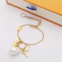 T GG Necklace Europe America Fashion Jewelry Sets Lady Womens Goldcolor Metal Pearl V Initials Circle Flower key Charms Chain Together Necklace