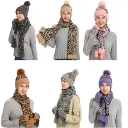 Kvinnor Vinter 3 Pieces Beanie Hat Lång Scarf Touch Screen Handskar Ställ Leopardtryck Tjock Plush Lined Knit Cuffed Pompom Skull Cap