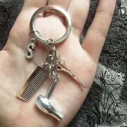 Hela billiga fashionabla hårtork saxar kampendant legering keychain verktyg hår verktyg stil set salong kreativ som present nyckelringar brev