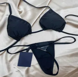 Conjuntos de sutiãs de grife feminino Fatos de biquíni Tecidos listrados Fatos de banho sensuais de verão Lingerie Gravata sem gola alta decote push up Crochê Strappy Terno de praia