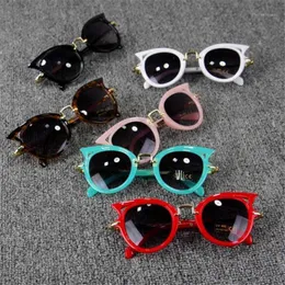 2020 NOWOŚĆ RETRO CAT Eyes Kids Sunglasses Baby Wild British Style Metal Sunglasses Women Men Men Retro Brand Sun Classes for Party1248m