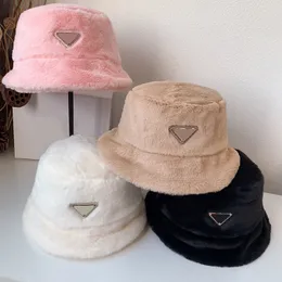 Tasarımcı Casquette Kadın Kova Şapkaları Moda Plaj Şapkası Bulanık Kış Yün Kapakları Lüks Üçgenler Şapka Visors Beyzbol Sunhats Beanies Snapbacks