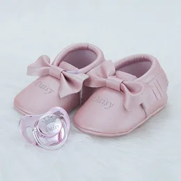 Miyocar Spersonalizowany Dowolna nazwa Złoty Różowy Pacyfikator Bling i Baby Shoes First Walker Luksusowy styl Unikalny projekt LJ201104