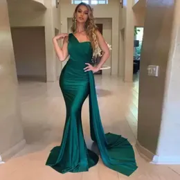 Nowy Rok Zielony One Ramię Formalne Suknie Wieczorowe Kobiety Elegancka Mermaid Long Sweep Pociąg Długa Bal Sukienka Party Suknie
