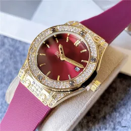 2021 Neue drei Stiche Luxus Womensuhren 34mm Quarzuhr Hohe Qualität Top Marke Hot Clock Gummi-Riemen Diamant Frauen Mode Zubehör Stil