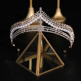 見事なバロック様式の真珠のブライダルヘッドピースラインストーンゴールドスライバーの結婚式の冠