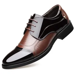 Nowa wiosna Moda Oxford Business Men Shoesine Skóra Wysokiej Jakości Soft Casual Oddychające Męskie Męskie Buty Zip 2020