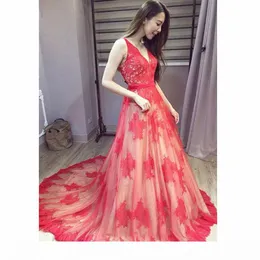 멋진 A 라인 이브닝 드레스 긴 V-Neck Red Lace Appliques Prom Dresses Backless 정식 이브닝 파티 가운 사용자 정의 Made V83