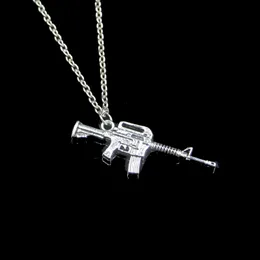 Mode 45 * 16mm Machine Gun Assault Rifle Pendant Halsband Länkkedja för Kvinna Choker Halsband Kreativ Smycken Party Present