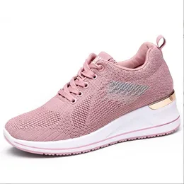 Pink Women's 2022 Wiosna i jesień nowe buty kobiety Wewnętrzne buty handlowe o grubościach zagranicznych