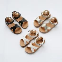 Sandalet Kızlar Erkek PU Deri Plaj Ayakkabıları Çocuklar Yaz Bebek Toddlers Bebek Çocuk Siyah Altın Beyaz 3-6Y