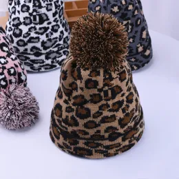 Leopardo Chapéu de malha POM Pom Pom Bola Esfera Mulheres Inverno Quente Lã De Tricô Chapéu Ao Ar Livre Mantenha-se Beanie Beanie Caps Hats W-00427