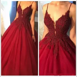 2022 Dark Red Sexy Straps Spaghetti Long Prom Klänningar Ärmlös Kristaller Beading Puffy Tulle Afton Kappor Formell Lång Party Dress Ba7663