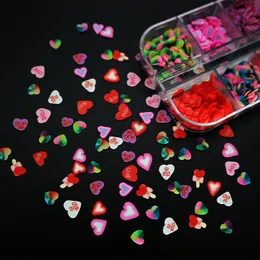 12 Izgaralar / Set Polimer Kil Dilimleri Sequins Tırnak Tasarımı 3D Sevgililer Aşk Kalp Pul Nail Art Süslemeleri Manikür Aksesuarları