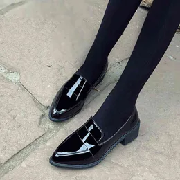 Klänning skor mocassins à bout pointu en cuir verni hälla femmes chaussures de bateau rétro noir oxford samling Printemps-Automne 8155N 220309