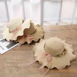 2021 Sommarbredd Brim Sun Hat Kvinnor Straw Hat Cap Utomhus Holiday Lady Beach Casual Floral Chapeau G220301